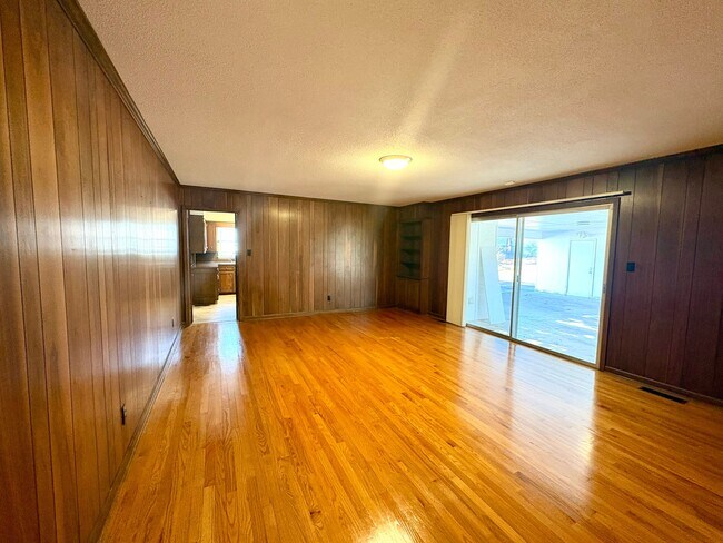 Foto del edificio - 60 Franwood Dr