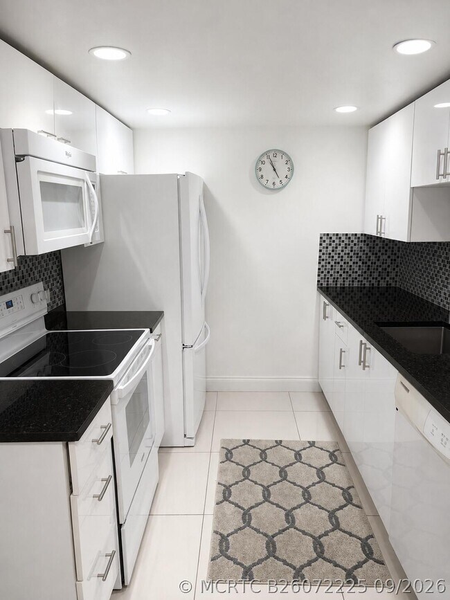 Building Photo - 4302 Martinique Cir
