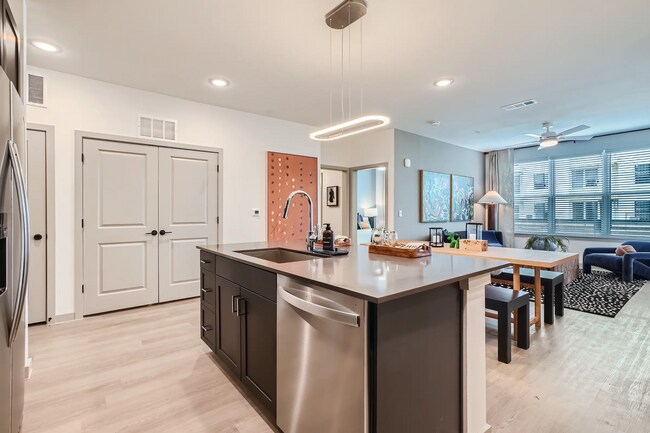 Foto del edificio - Studio Special: 2 Weeks Free + 50% Off Rent & $99 Move-In