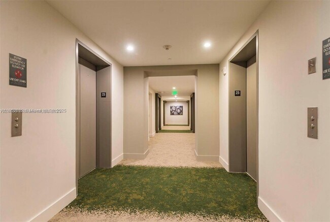 Foto del edificio - 488 NE 18th St