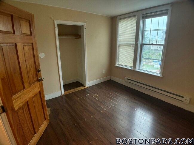 Building Photo - 739 Parker St