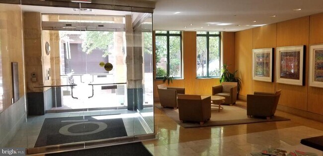 Foto del edificio - 1117 10th St NW