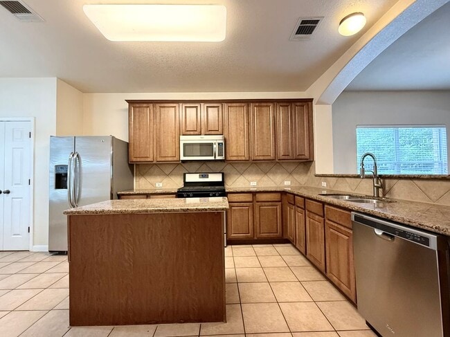 Building Photo - 4025 Meadow Bluff Way
