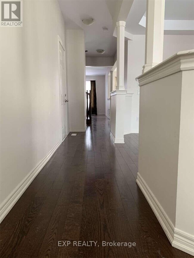 Building Photo - 10 Dufay Rd