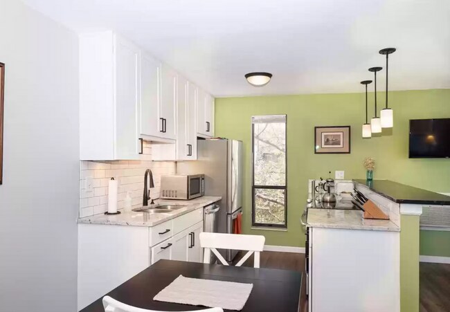 Building Photo - CHARMING 2 Bed 2 Bath Condo in Boulder - Available August 7th!