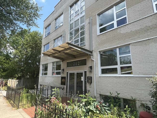 Foto del edificio - 712 Marietta Pl NW