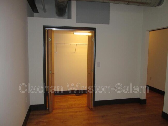 Foto del edificio - 101 E. Sixth St.