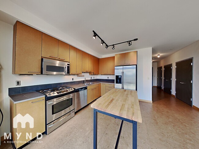 Building Photo - 1414 12th Ave