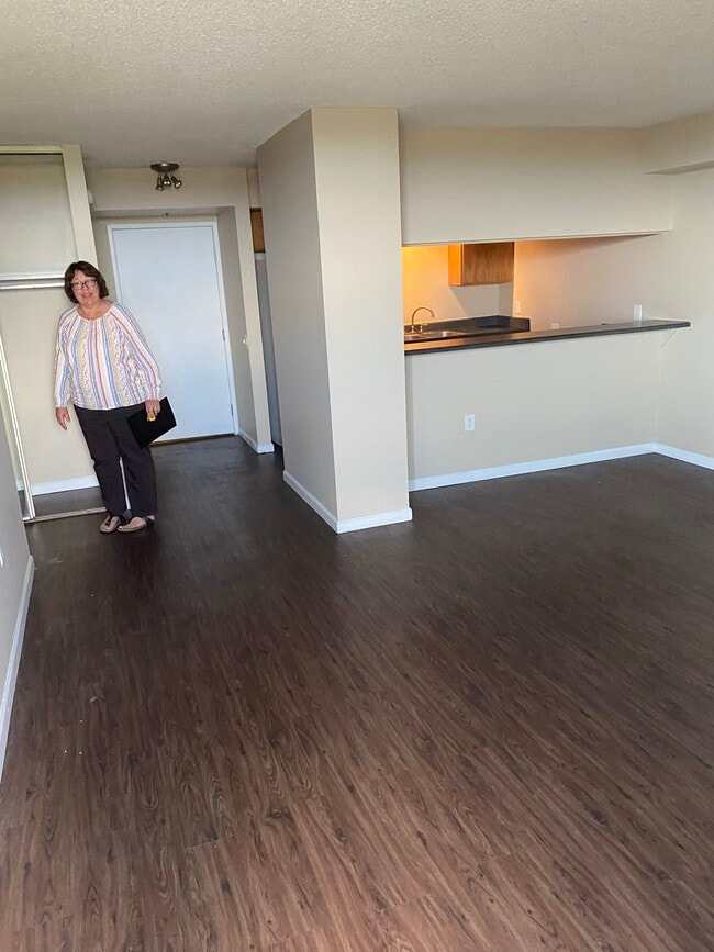 Building Photo - 1200 Galapago St
