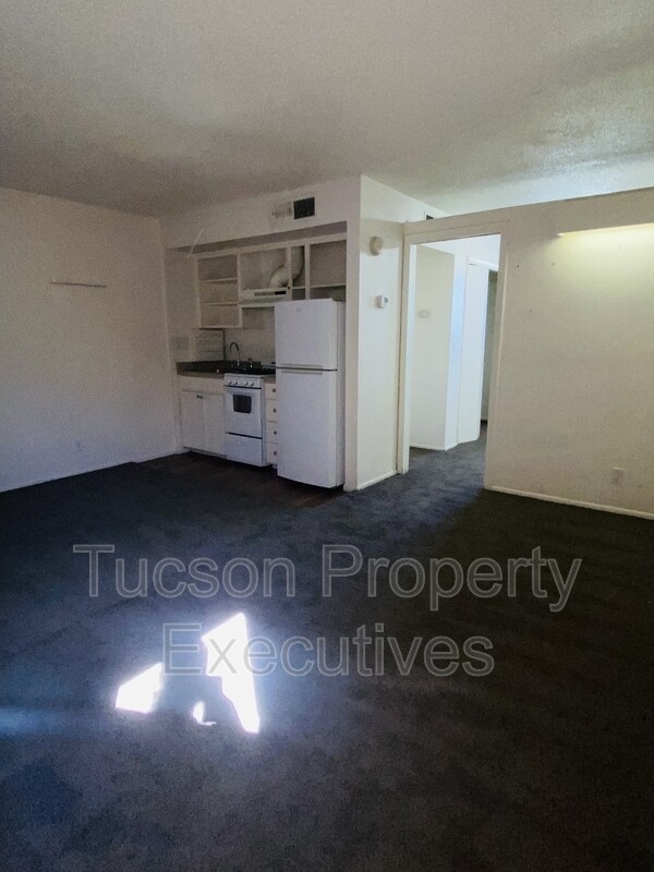 Building Photo - 5770 E 10th St