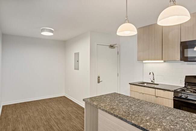 Foto del edificio - 5411 N Winthrop Ave