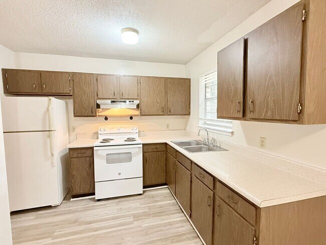 Foto del edificio - Quaint 3-Bedroom Home - Fenced Yard