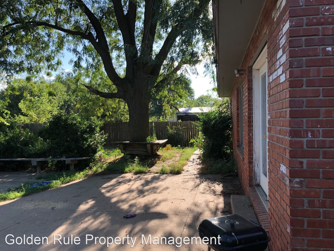 Primary Photo - 4 br, 2 bath House - 213 W K96 HWY