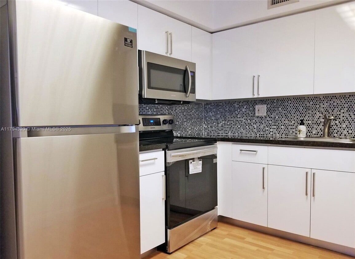 Foto principal - 3400 NE 192 St