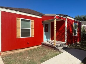 Building Photo - 2810 S 10th St