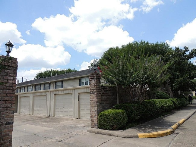 Building Photo - 6441 Burgoyne Rd