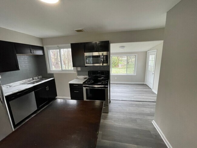 Foto del edificio - 815 Bella Ln