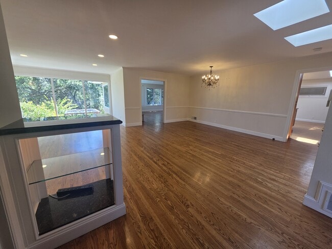 Building Photo - 12 Kenmar Way