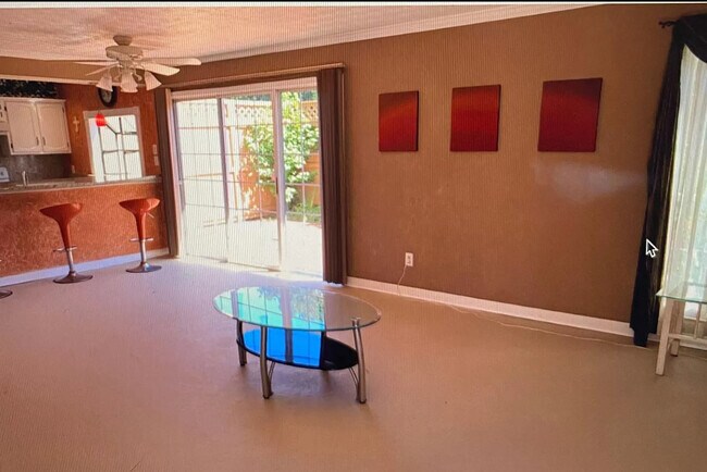 Foto del edificio - 5576 Clover Rise Ln