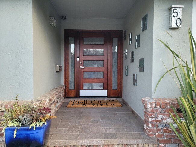 Foto del edificio - 50 Hayward Ave