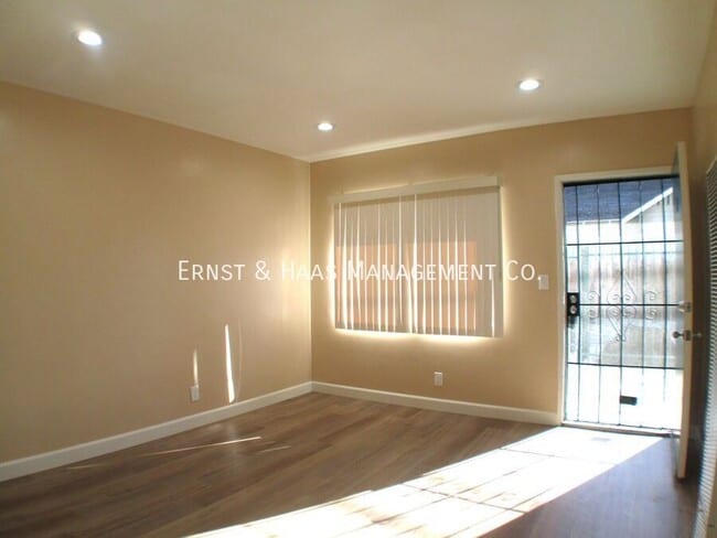 Foto del edificio - 815 E 9th St