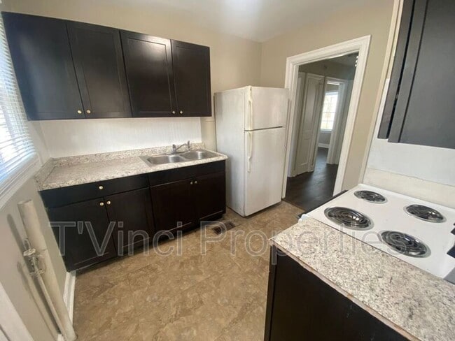 Building Photo - 2 Bedroom, 1 Bathroom House in Greensboro!