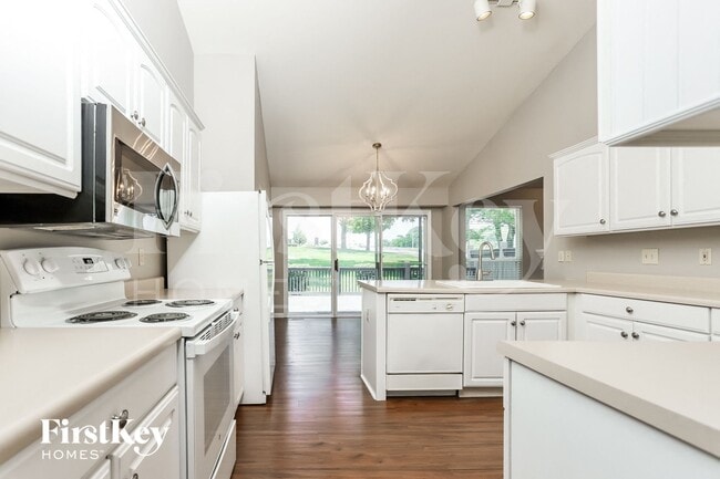 Foto del edificio - 7482 Pierside Dr