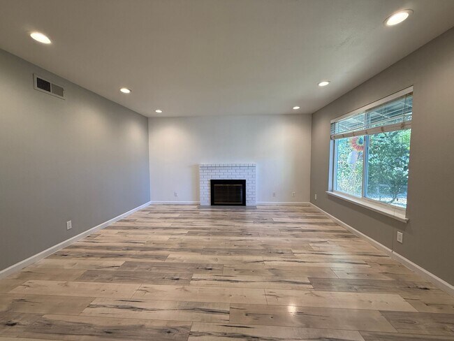 Foto del edificio - Remodeled, Fresh and Clean 3 Bedroom 2 Bath Home in North San Jose