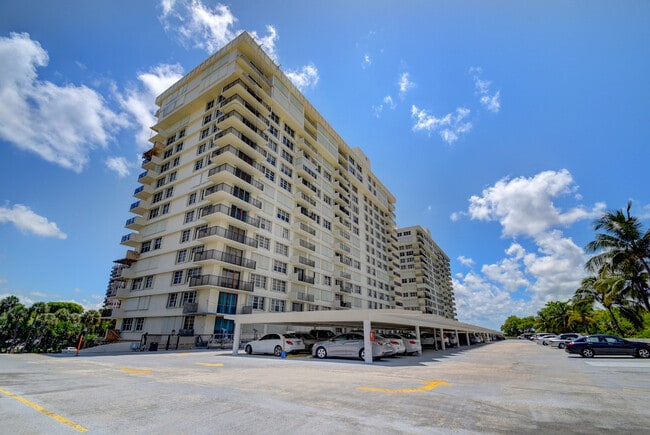 Foto del edificio - 2121 N Ocean Blvd