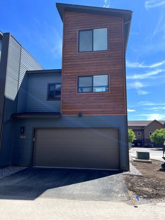 Foto principal - 2bed 2bath Fully Furnished house in Whitef...