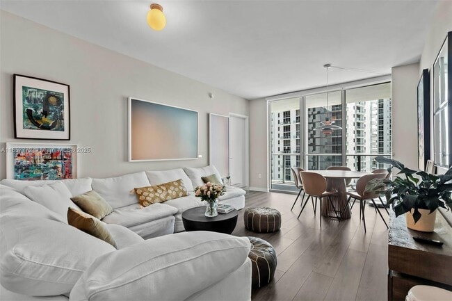 Building Photo - 1100S S Miami Ave