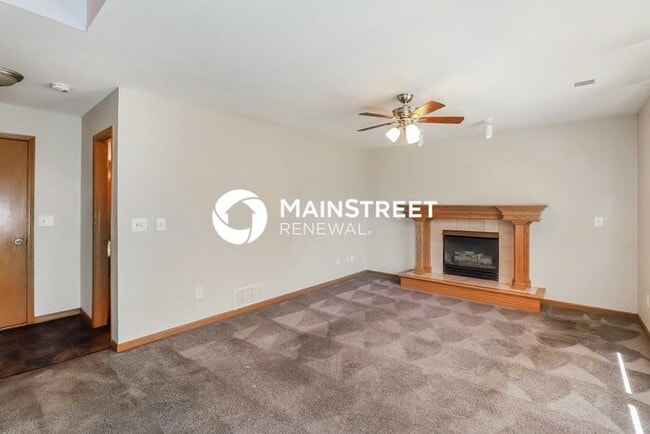 Building Photo - 4 Bedroom Pet-Friendly Home in Lee's Summi...
