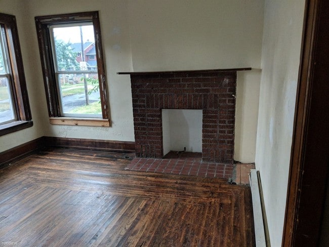 Building Photo - 459 5th St