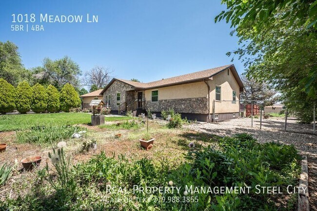 Foto del edificio - 1018 Meadow Ln