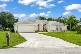 Building Photo - 5758 Benbow Ct