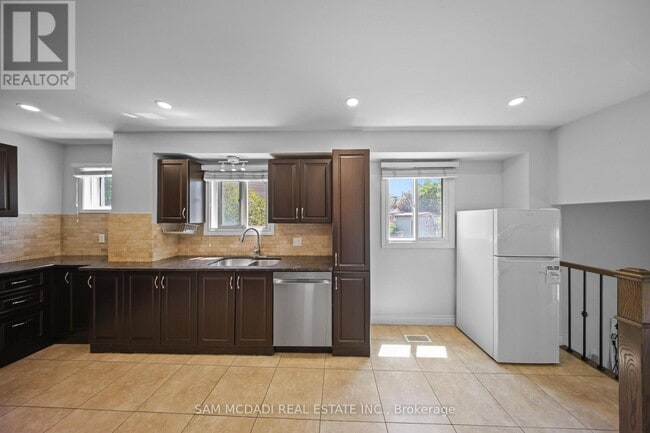 Building Photo - 3949 Teakwood Dr
