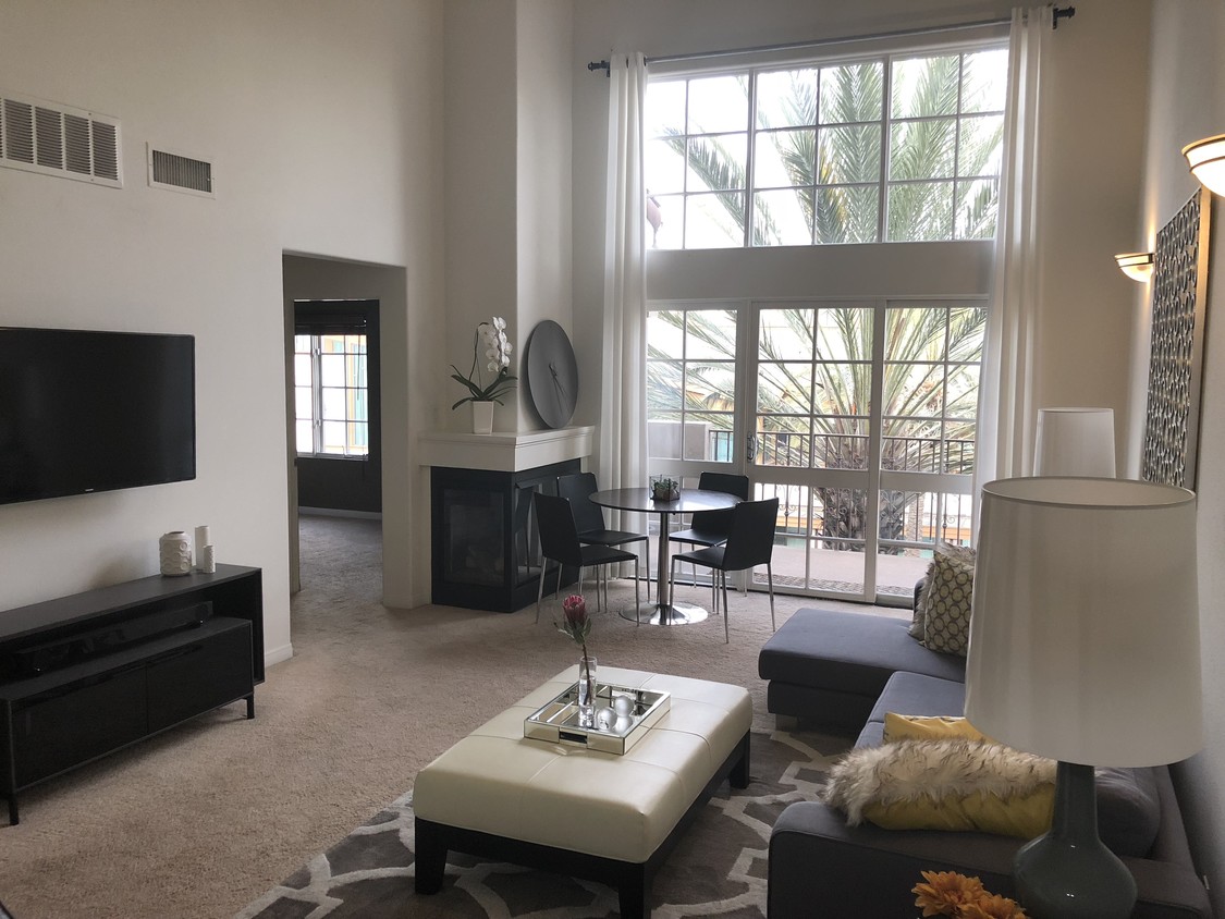 Foto principal - 851 N San Vicente Blvd