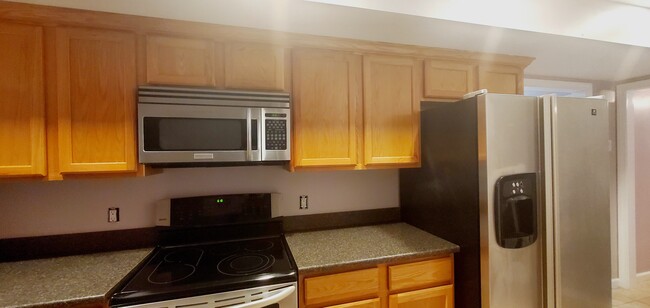 kitchen - 20 Lincoln Ct