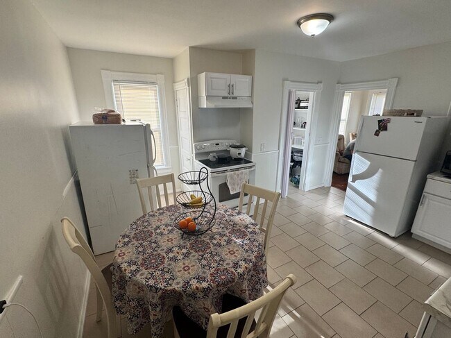 Foto del edificio - 129-131 Wilbraham Avenue, 1