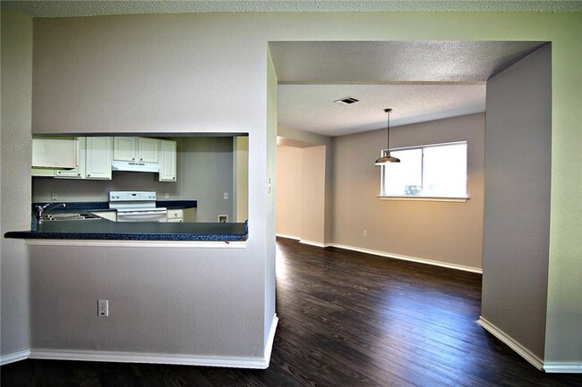 Building Photo - 2110 Jasper Ln