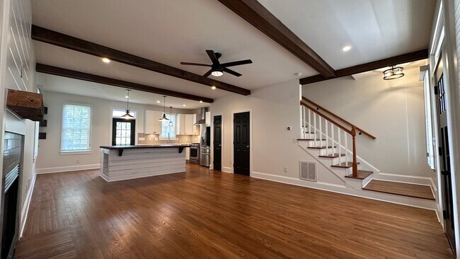 Building Photo - Stylish 3-Bed, 3.5-Bath Townhome in the He...