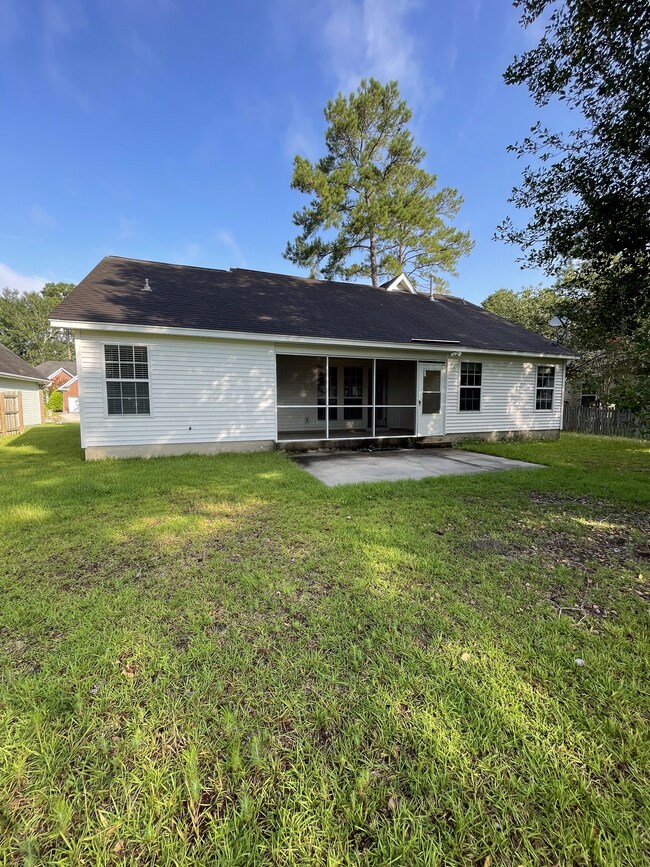 Foto del edificio - 110 Bay Colony Ct