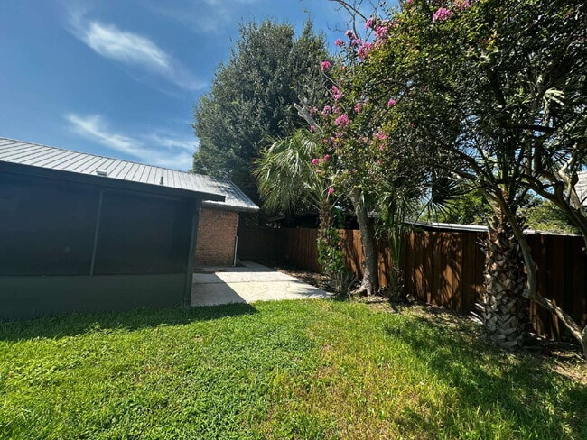 Building Photo - 112 Woodlawn Dr