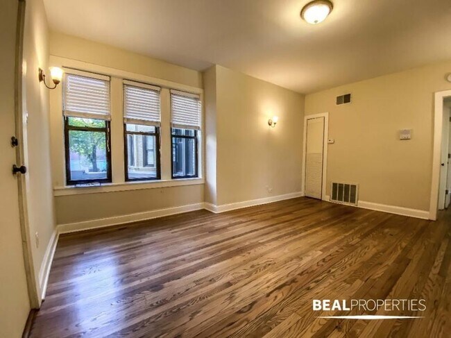 Building Photo - 1 bedroom in CHICAGO IL 60613