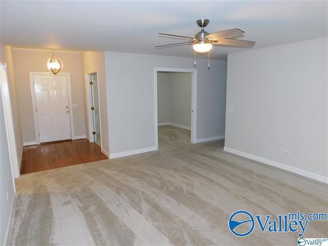 Building Photo - 113 Winding Trail