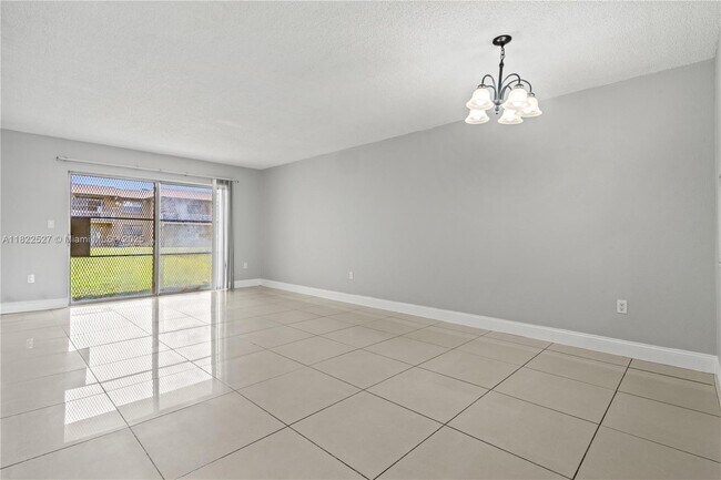 Foto del edificio - 301 NW 177th St