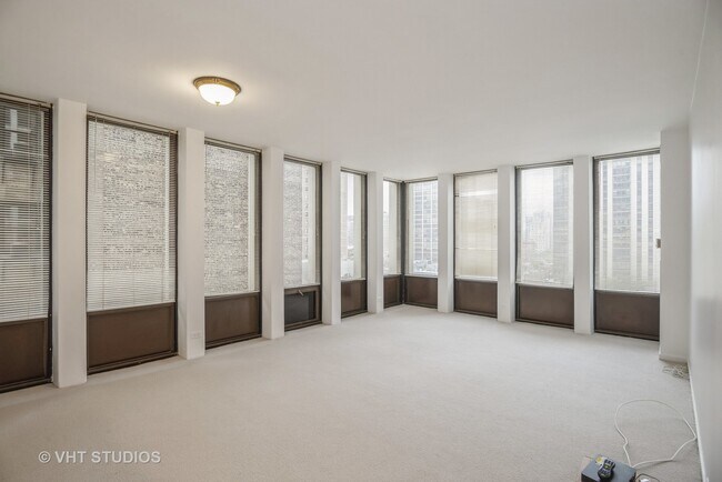 Building Photo - 100 E Walton St
