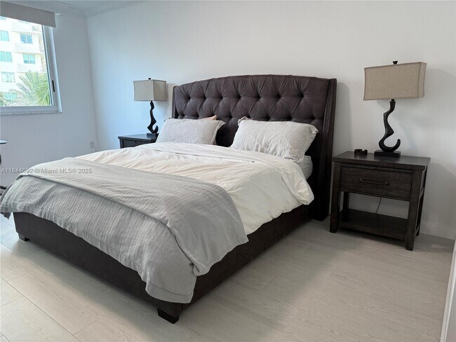 Foto del edificio - 1755 E Hallandale Beach Blvd