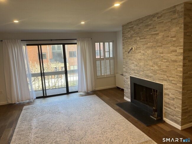 Building Photo - 9 River Rd