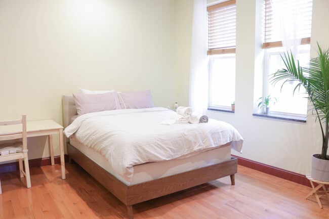 Foto del edificio - 334 N 13th St